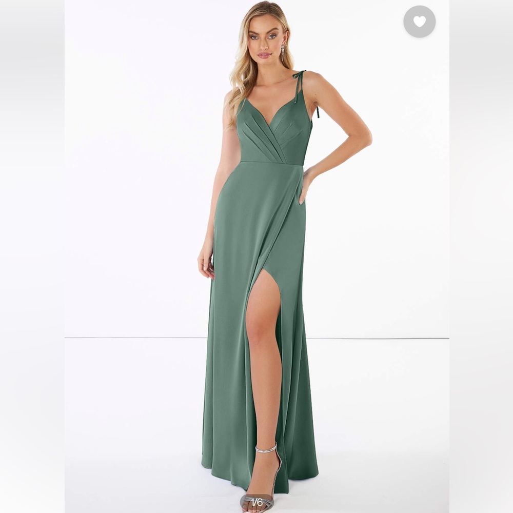 AZAZIE NOEMI EUCALYPTUS  Satin
A-Line Pleated Stretch Satin Bridesmaids Dress